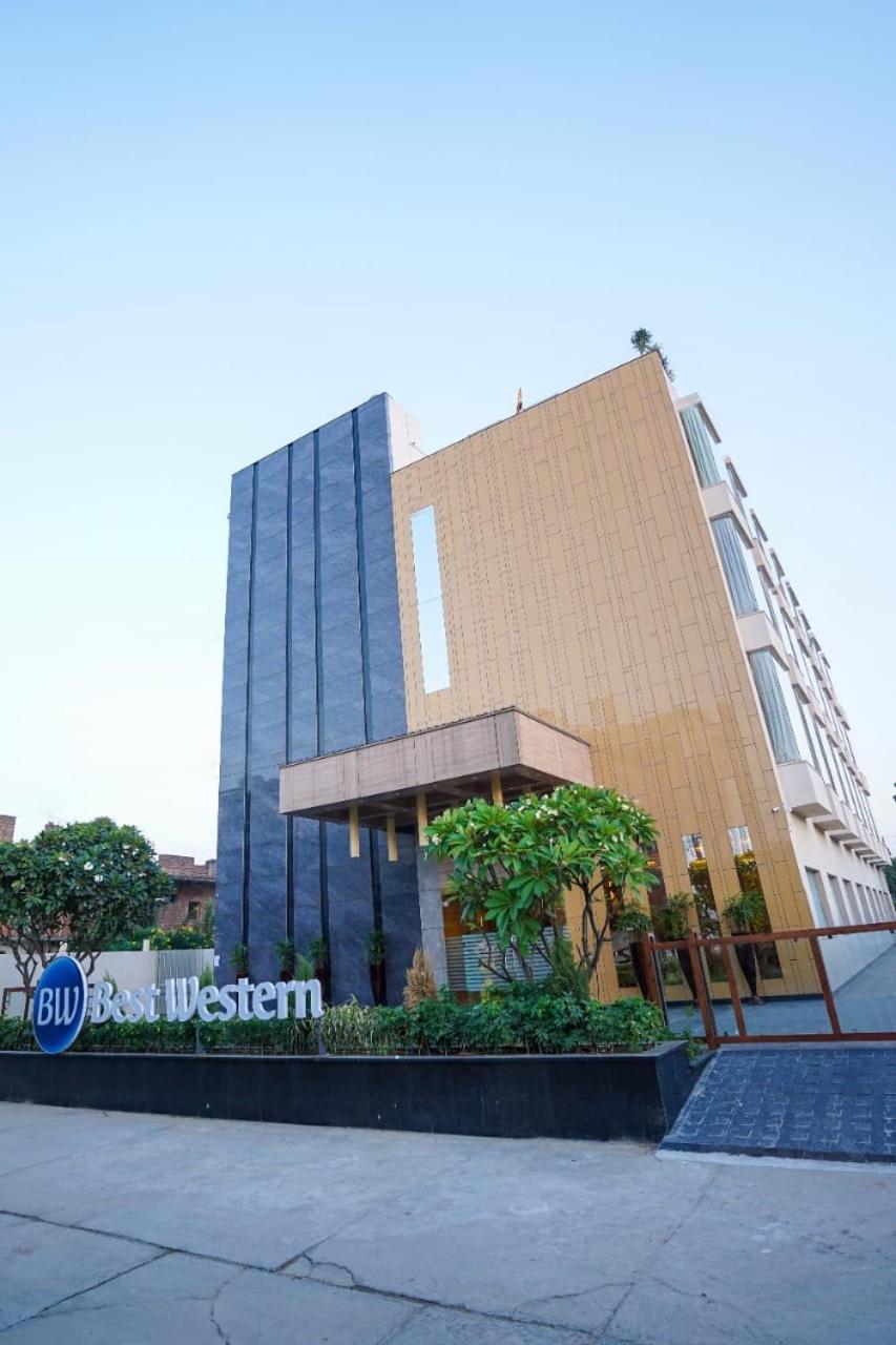 Best Western Vrindāvan Екстериор снимка